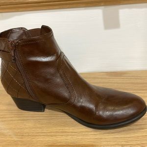 Brown 91/2M booties in very good condition 1 1/2” heels
